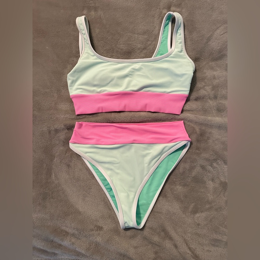 Lain Snow women’s two piece